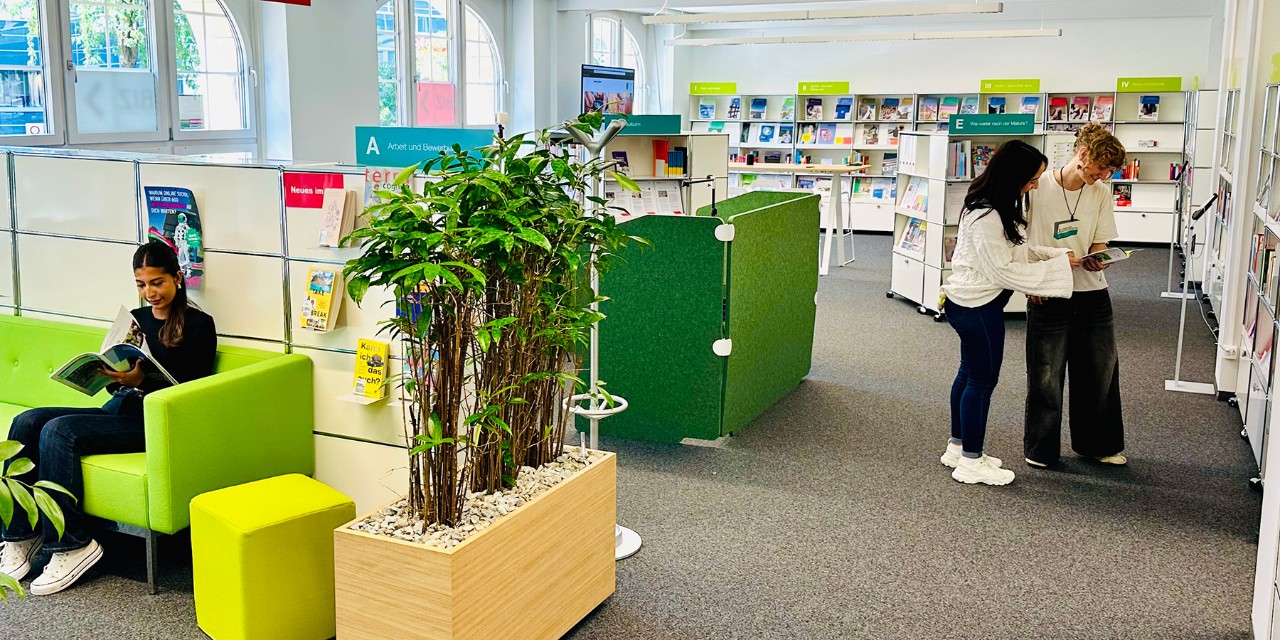 Das Berufsinformationszentrum BIZ an der Teufenerstrasse 3 in St.Gallen präsentiert sich in neuem Look. Das BIZ ist ein Ort der Orientierung, der Begegnung und der konkreten Unterstützung für Jugendliche und Erwachsene, wenn es um Bildungsfragen geht.