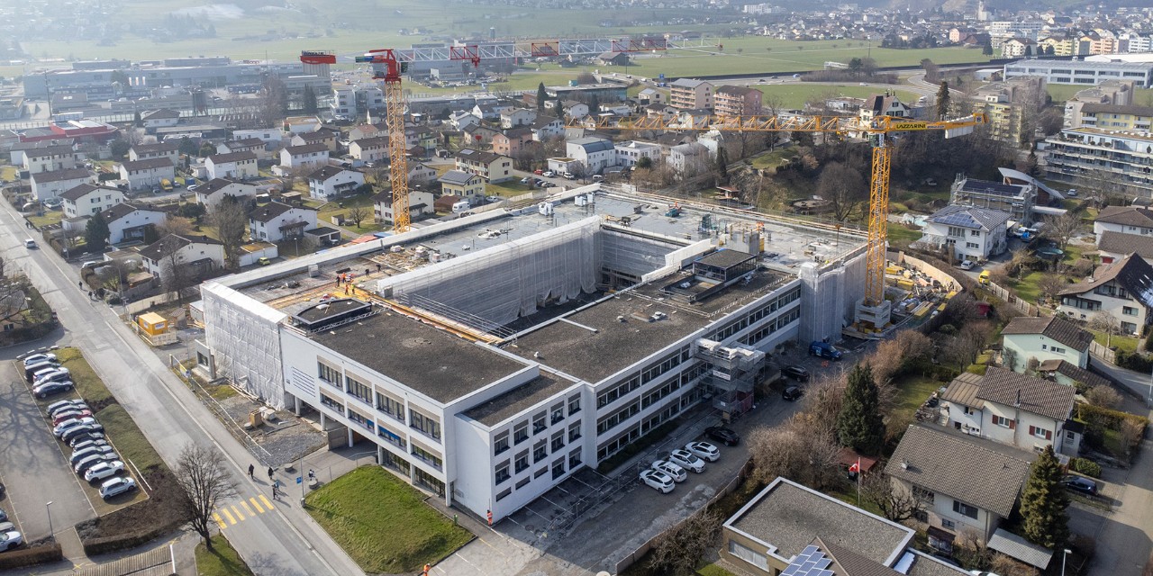 Es geht voran auf der Baustelle für den Erweiterungsbau der Kantonsschule Sargans. Der Neubau wird 2026 bezogen. 