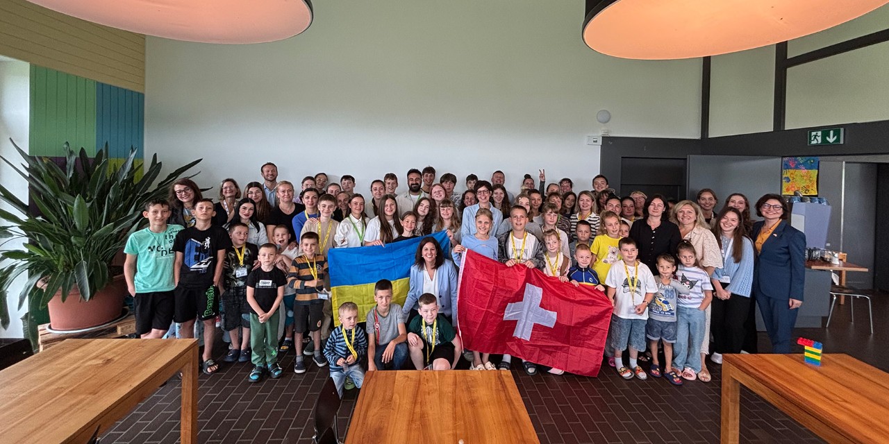 Mit Mitteln aus dem Lotteriefonds wurde im Sommer 2025 für Kinder aus der Ukraine ein Erholungsaufenthalt ermöglicht, organisiert vom Schweizerischen Roten Kreuz. Regierungsrätin Laura Bucher, Regierungspräsidentin Susanne Hartmann und die ukrainische Botschafterin Iryna Venediktova besuchten die 35 Kinder und Jugendliche sowie die mitgereisten Begleitpersonen in der Jugendherberge in St.Gallen.