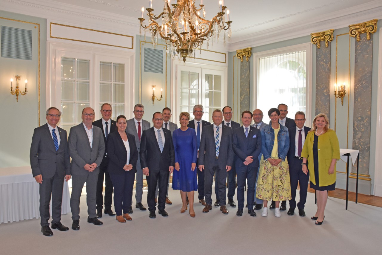 Die Delegation der Ostschweizer Regierungskonferenz trifft sich mit Bundesrätin Karin Keller-Sutter in Bern.