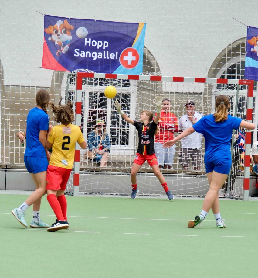 Mit Angeboten und Kursen f&ouml;rdern Stadt und Kanton St.Gallen den M&auml;dchen- und Frauenfussball. Quelle: Stadt St.Gallen